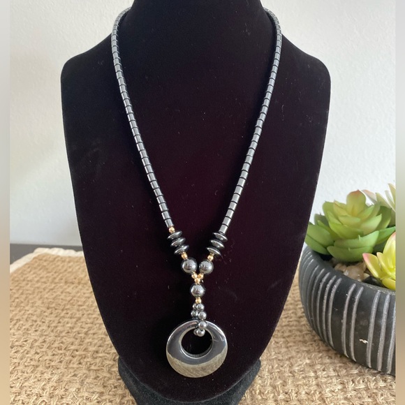 GORGEOUS VINTAGE METALLIC HEMATITE PENDANT NECKLACE - Picture 4 of 16